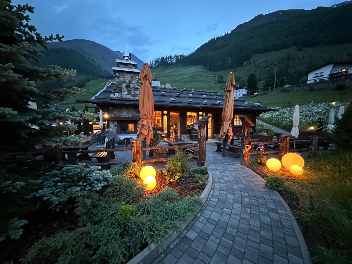 Hotel & Chalets Edelweiss Madonna  Esterno foto